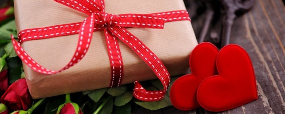 Idee regalo per San Valentino, cosa regalare a lui e a lei